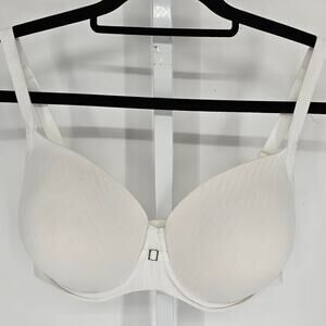 Hanes Womens Sz 40D Classic Lightly Padded T Shirt Bra Style HU20 Solid White